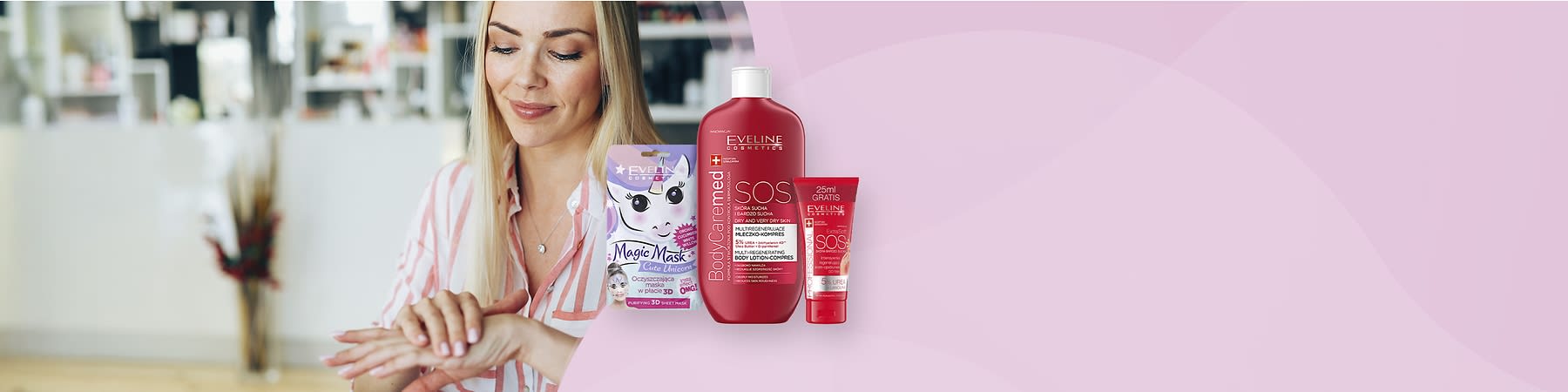 Kobieta smarująca dłonie kremem do rąk