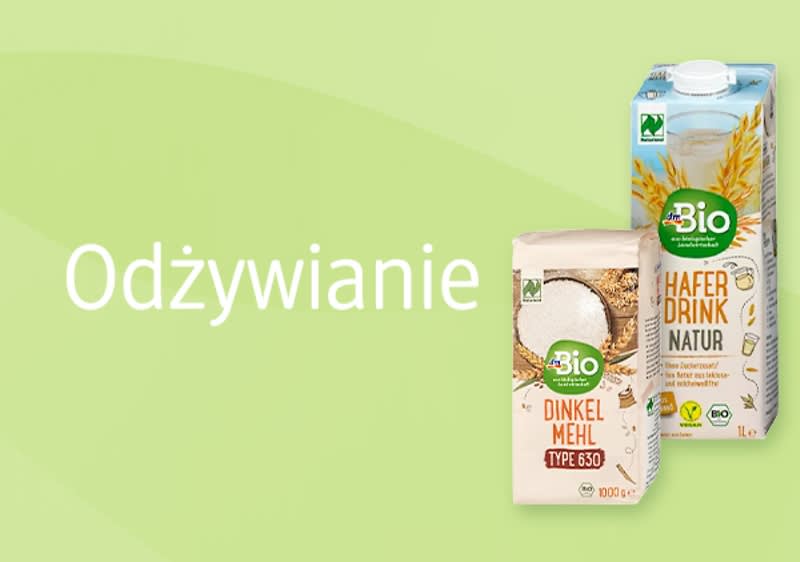 Opakowania produktów spożywczych marki dmBio na zielonym tle z napisem 'Odżywianie'