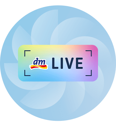 Logo DM Live pe fundal gradient colorat