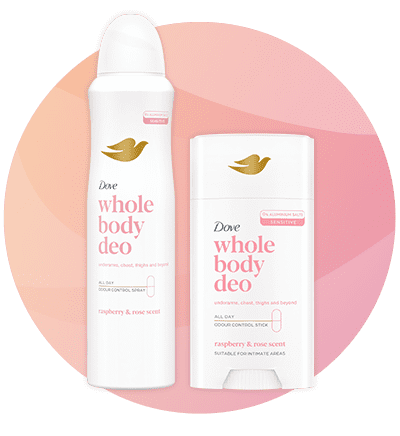 Deodorant spray și stick Dove whole body deo în ambalaje albe cu logo auriu și aromă de zmeură și trandafir