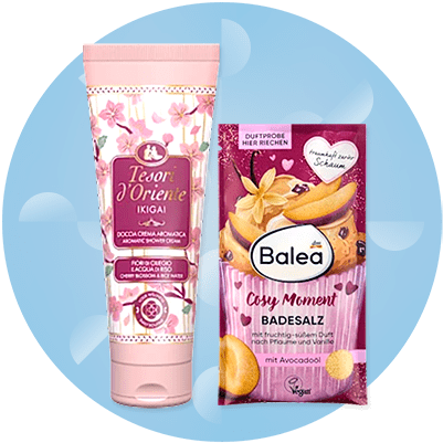 Produse cosmetice Tesori d'Oriente și Balea pe fundal albastru