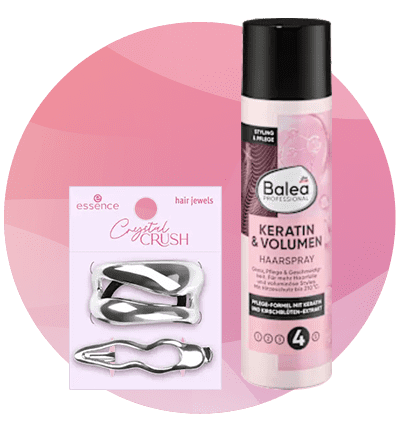 Aparate de păr și accesorii cosmetice pe fundal roz, fixativ Balea și agrafe Essence Crystal Crush