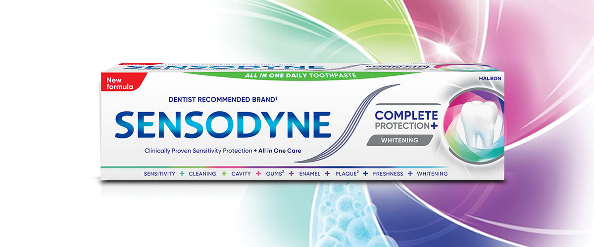 Pastă de dinți Sensodyne Complete Protection+ Whitening în ambalaj colorat