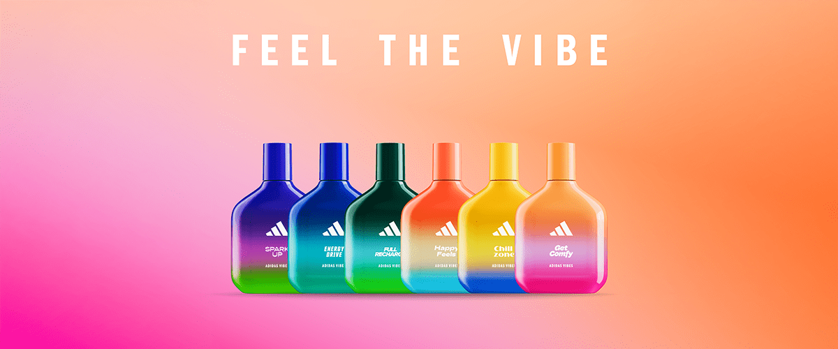 Sticle colorate de parfumuri Adidas pe fundal gradient