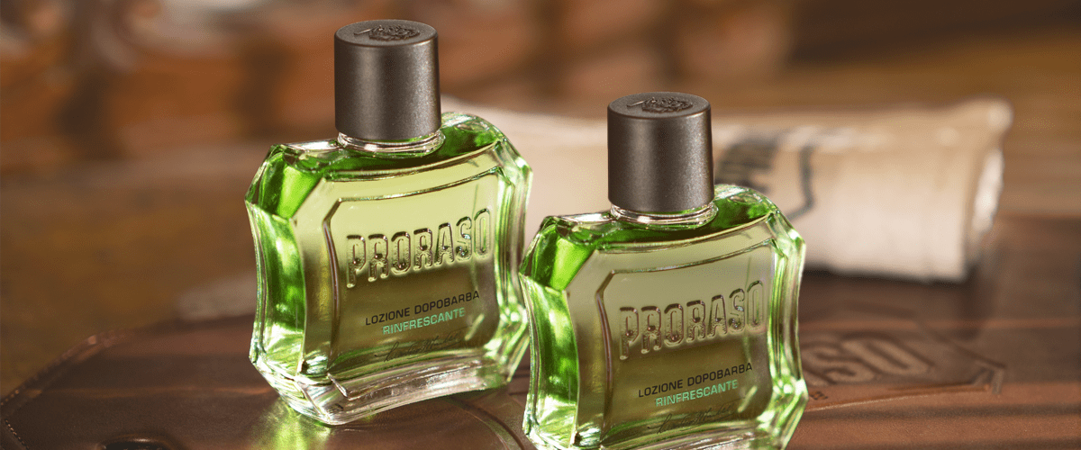 Sticle de aftershave Proraso cu lichid verde și capac negru