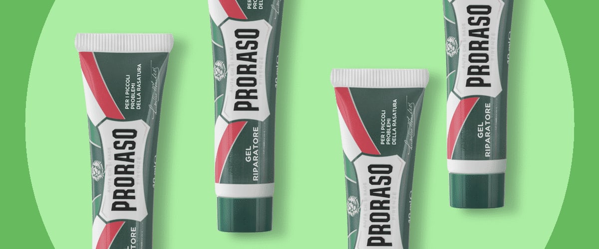 Tuburi de gel reparator Proraso pe fundal verde