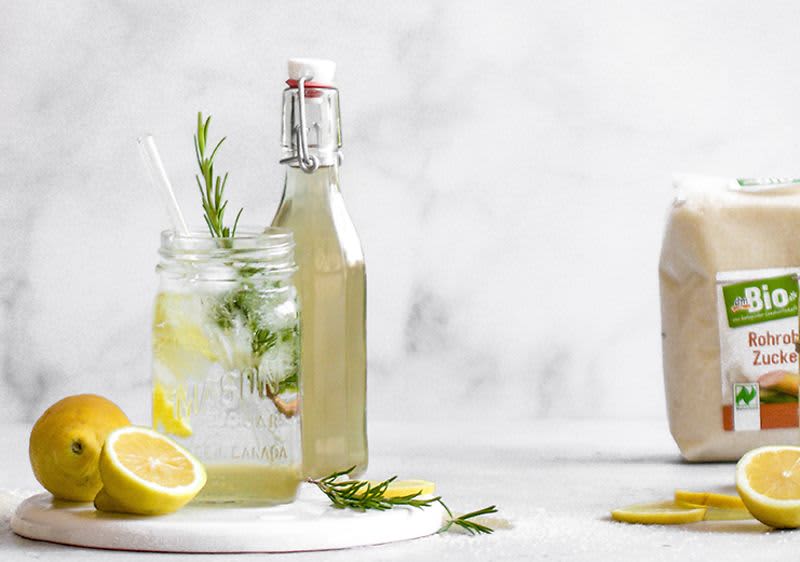 Sirop de rozmarin preparat acasă