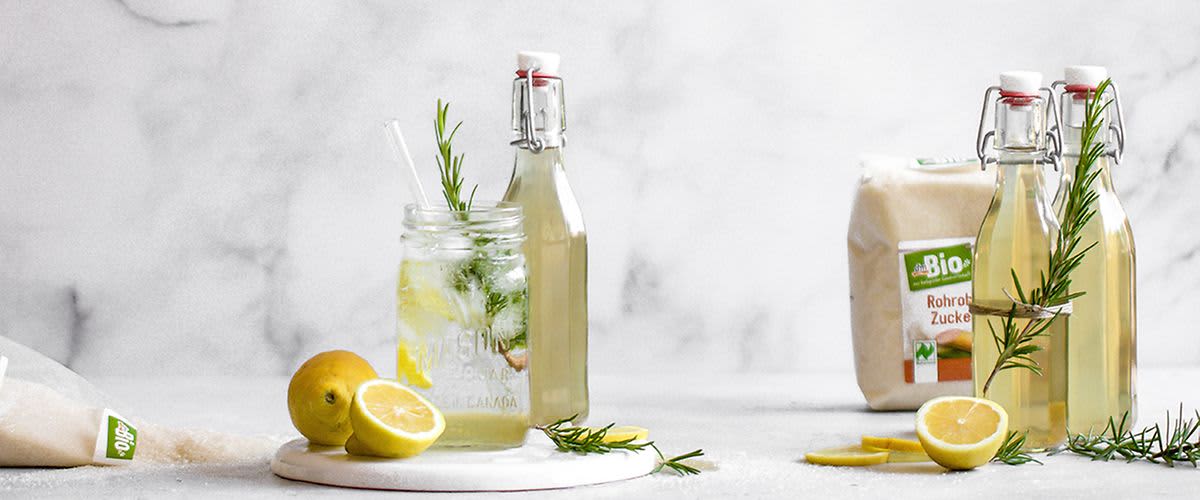 Sirop de rozmarin preparat acasă