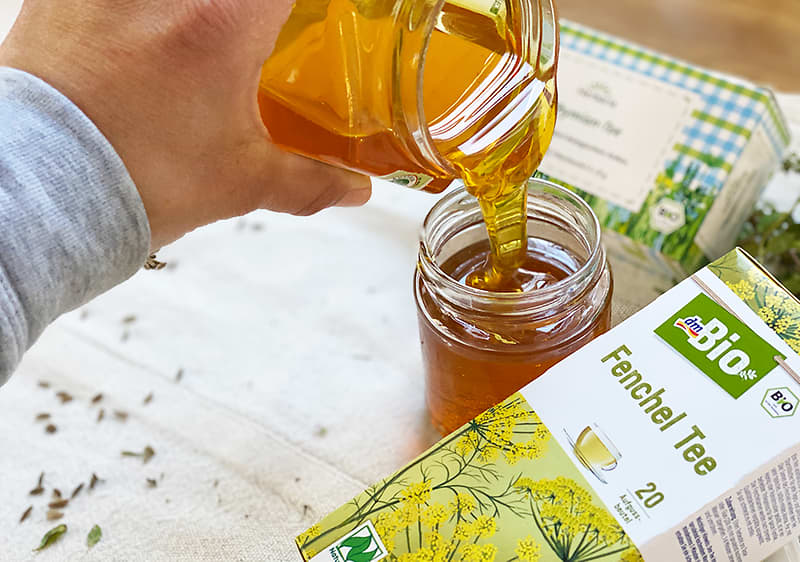 Sirop de tuse cu miere și plante medicinale făcut în casă