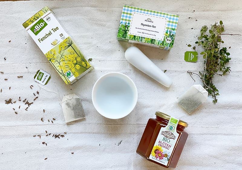 Sirop de tuse cu miere și plante medicinale făcut în casă