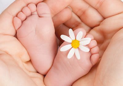 Folosirea cosmeticelor naturale pentru îngrijirea pielii bebelușilor