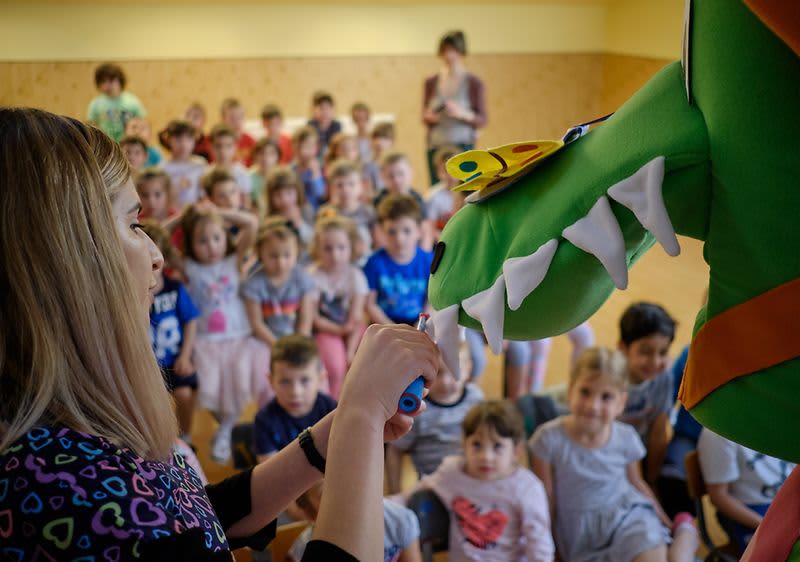 Copiii din România învață importanța igienei orale prin intermediul campaniei “Dințișorii veseli”