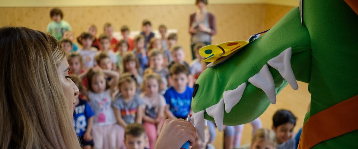 Copiii din România învață importanța igienei orale prin intermediul campaniei “Dințișorii veseli”