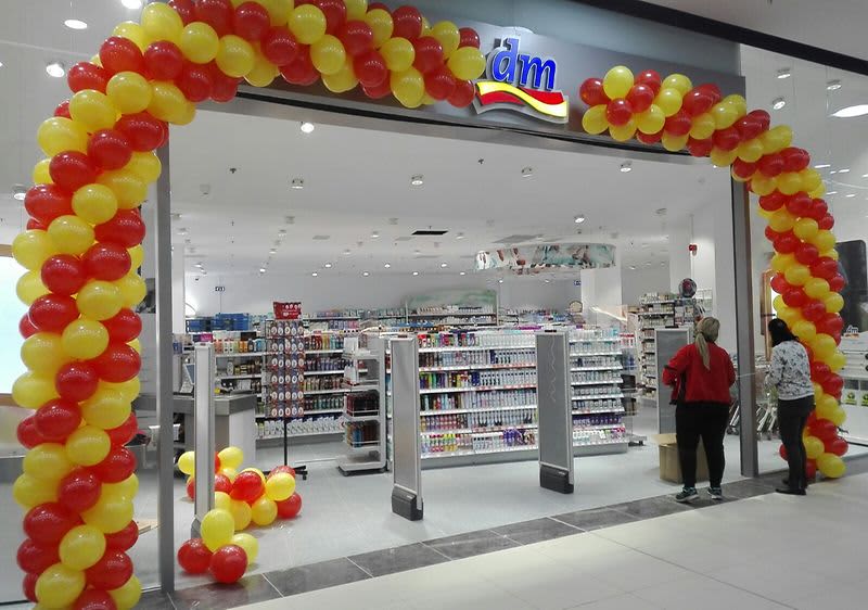 dm continuă seria deschiderilor de succes