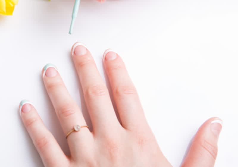  vopsirea vârfurilor unghiei