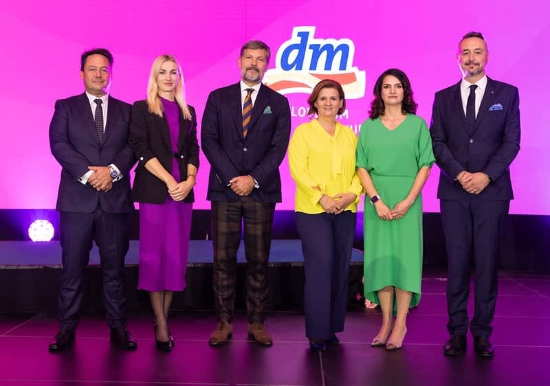 În imagine: Managementul dm în Slovacia