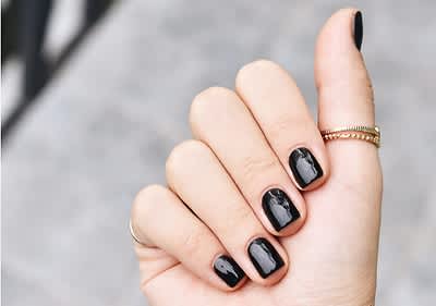 Unghii negre cu stil