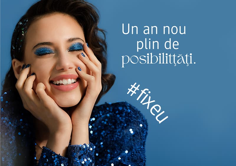 Persoană cu fața blurată, îmbrăcată în albastru, text motivațional. 