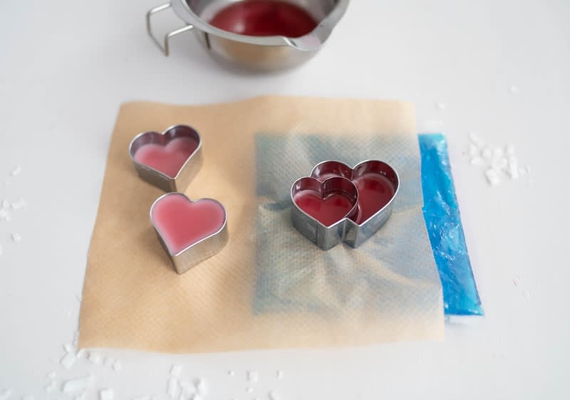 Flüssige Seife und Keksausstecher