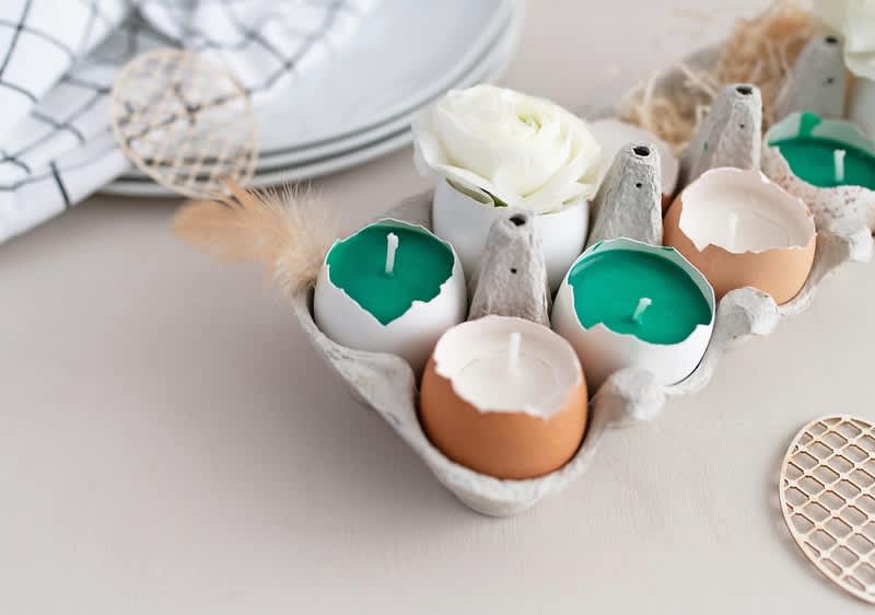 Turnați ceara și lăsați-o să se răcească