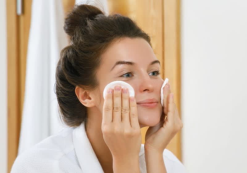 Apa micelară: noua tinctură magică