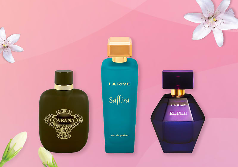 trei sticle de parfum pe fundal roz cu flori decorative