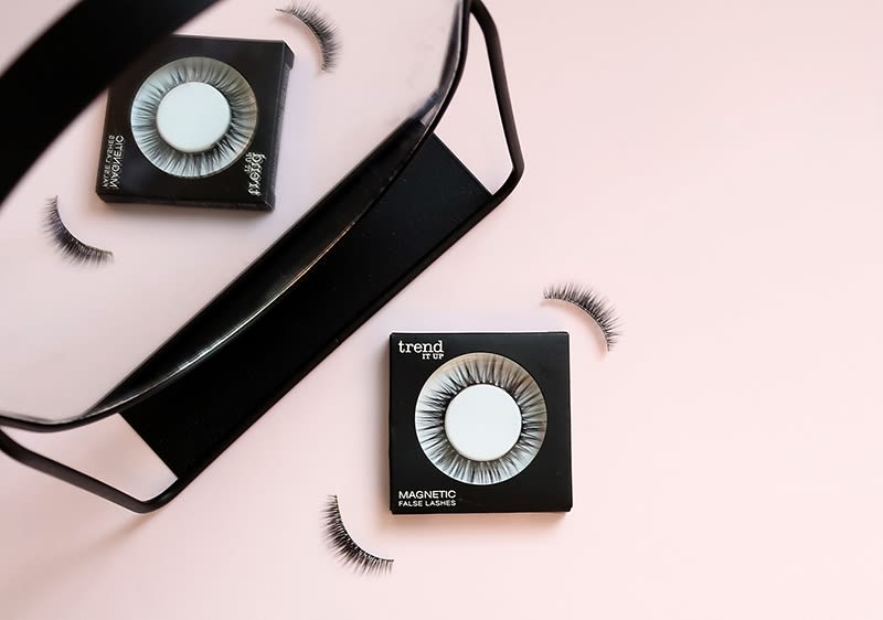 Schritt 6: Fake Lashes für einen ausdrucksstarken Look.