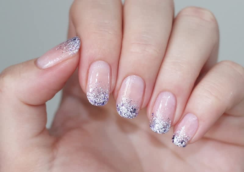glitzernde Nagelspitzen