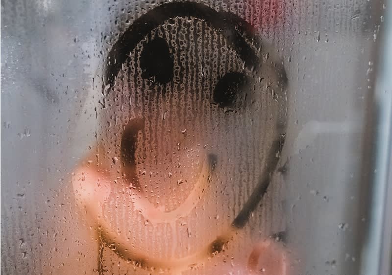 Paar beim Liebesspiel in der Dusche