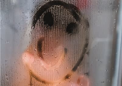Paar beim Liebesspiel in der Dusche