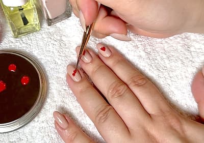Nagellack auftragen