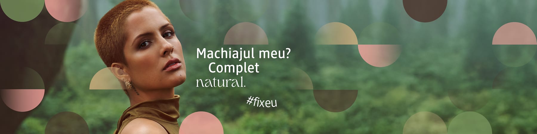 Machiajul meu? Complet natural. #fixeu pe fundal verde.
