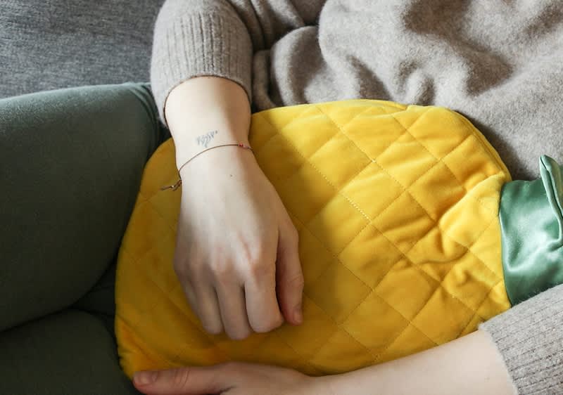 Fau mit Wärmflasche