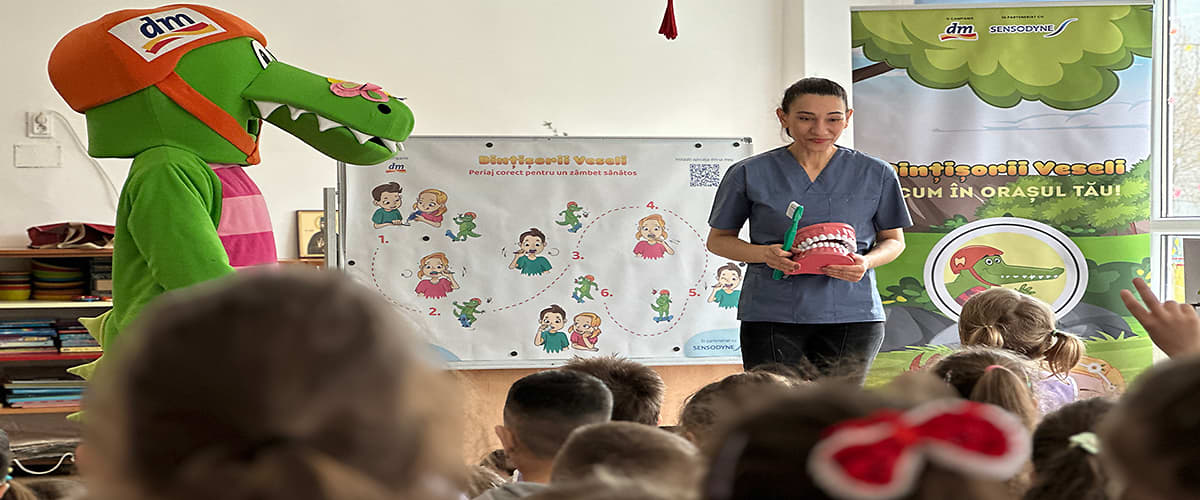 Mascotă crocodil la prezentare educativă pentru copii