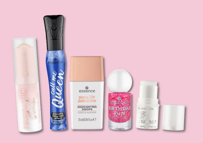 Produse cosmetice Essence pe fundal roz