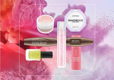 Produse cosmetice Catrice pe fundal floral colorat