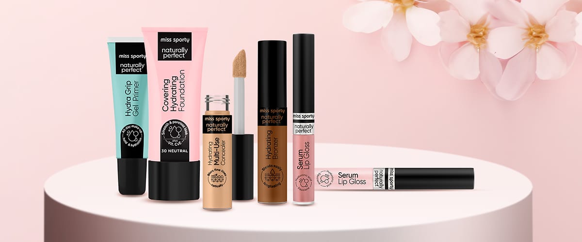 Produse cosmetice Miss Sporty pe fundal roz cu flori albe