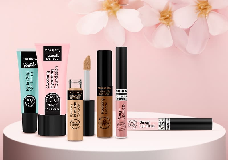 Produse cosmetice Miss Sporty pe fundal roz cu flori albe