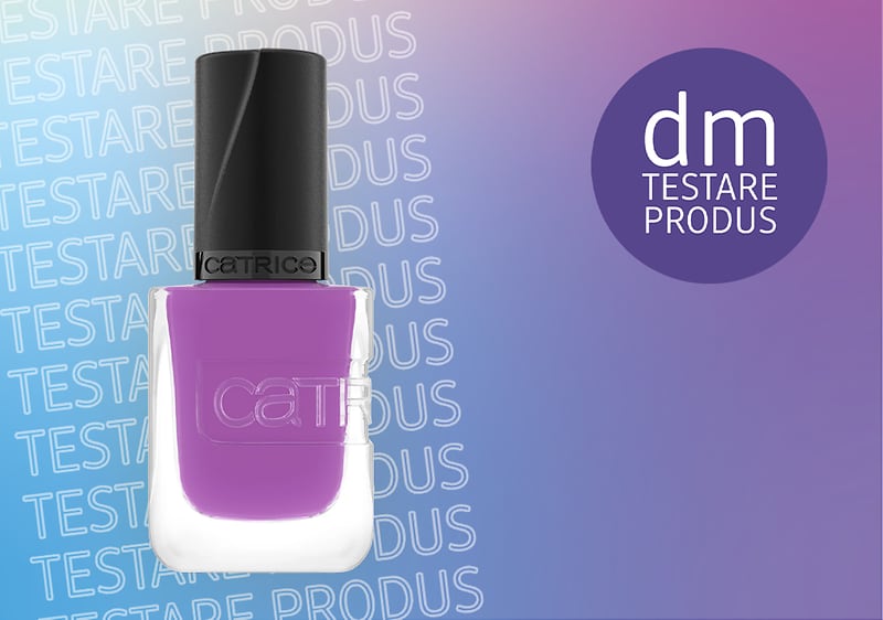 Lac de unghii mov Catrice pe fundal gradient cu text Testare produs