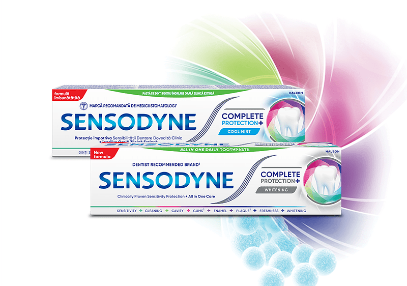 Pastă de dinți Sensodyne Complete Protection Cool Mint și Whitening pe fundal colorat