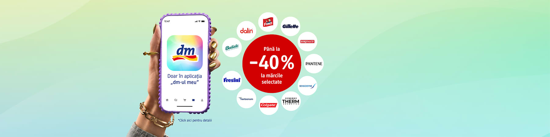 Cerc cu reducere procentuală roșie și logo-uri de branduri cosmetice pe fundal degradat verde-albăstrui