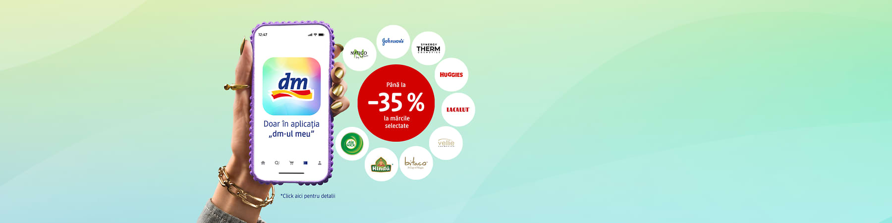 Imagine cu telefon afișând aplicația dm și reduceri de până la 35% la diverse mărci