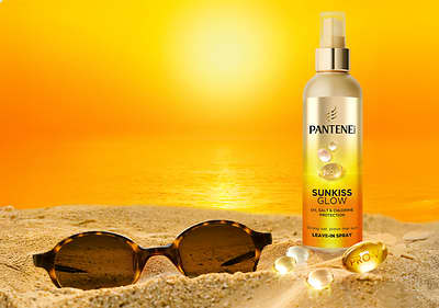 Protecție solară Pantene pe plajă cu ochelari de soare și mare în fundal