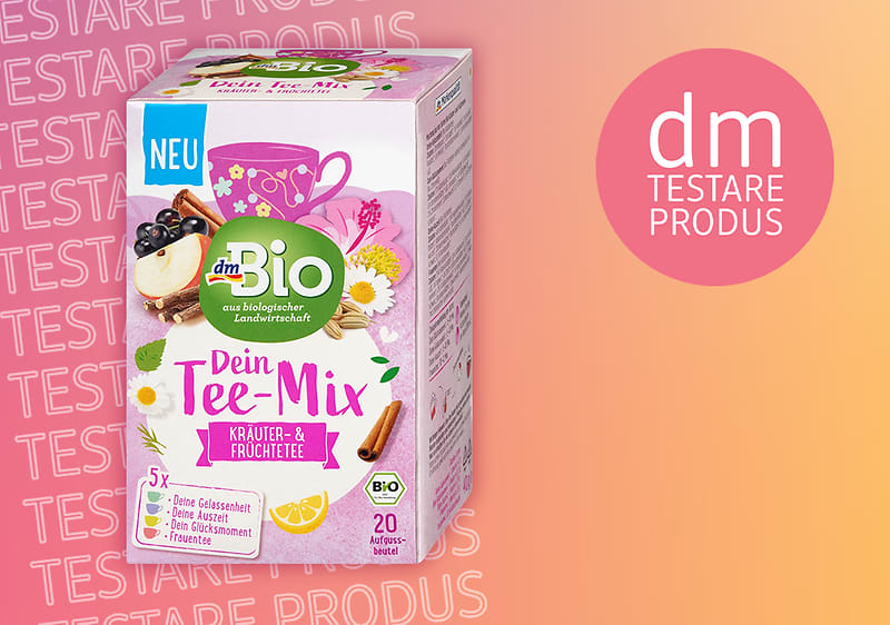 Cutie de ceai dmBio cu fructe și plante pe fundal roz