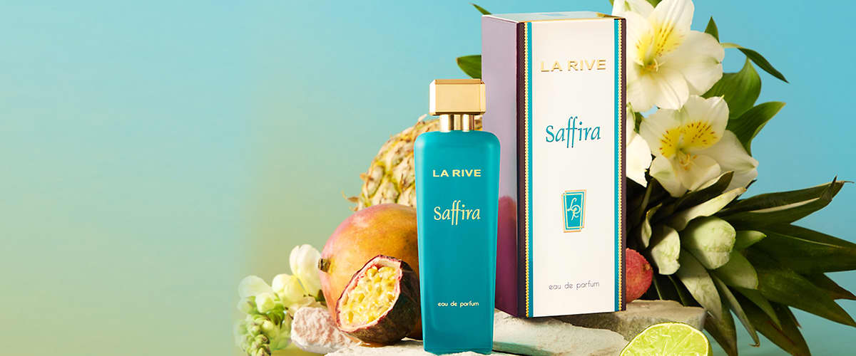 Parfum Saffira La Rive cu flori și fructe exotice în fundal