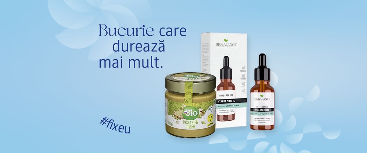 Produse cosmetice Bioralance pe fundal albastru