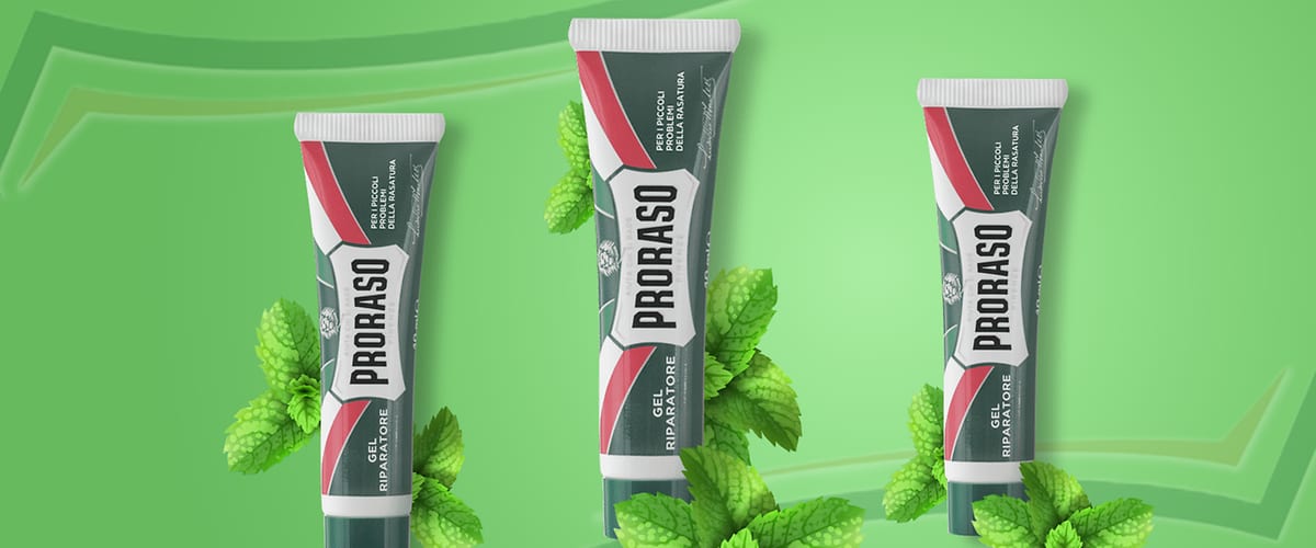 Trei tuburi de gel de ras Proraso cu frunze de mentă pe fundal verde