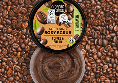 Scrub de corp cu cafea și zahăr pe boabe de cafea