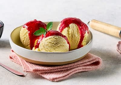 Înghețată vegană de vanilie cu sos de 