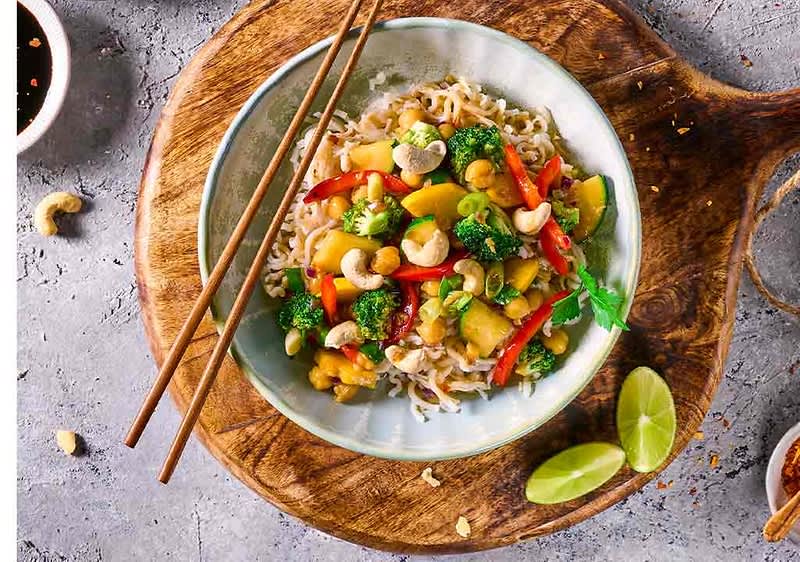 Tigaie asiatică vegană de tăiței